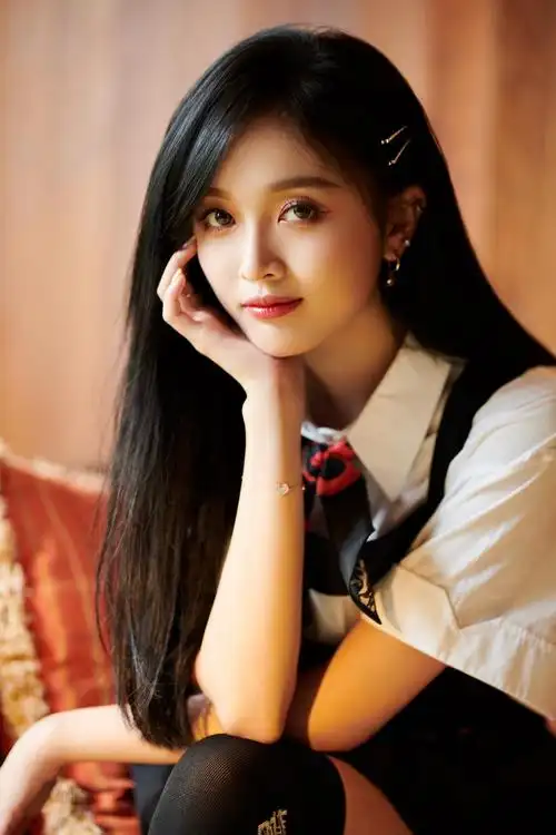 wow吴宣仪最新学院风照片,怎么样