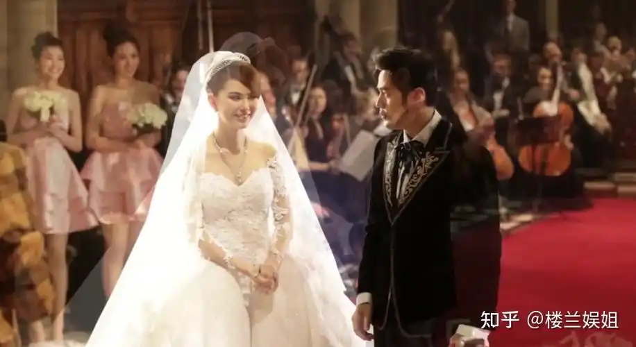 周杰伦昆凌飞奔相拥惹争议他为爱跌落神坛错了吗