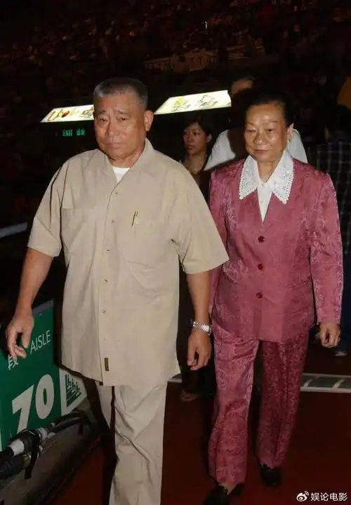 曾患癌,网友爆料父子最后同框是2年前|刘德华|父亲|父子_新浪新闻