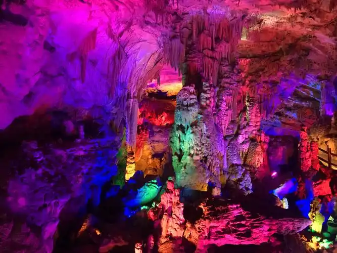 宁乡千佛洞位于湖南省宁乡市黄材镇.