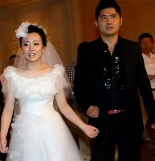 父亲是知名演员,她却靠自己的实力嫁入豪门,被丈夫宠成公主|潘阳|公主