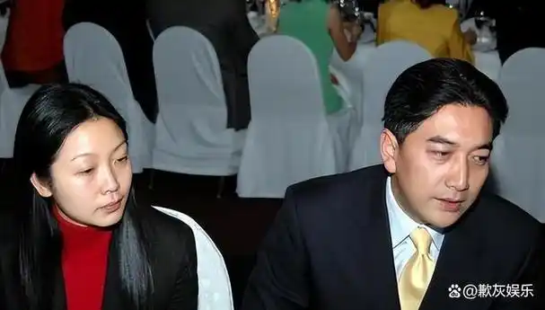 水均益在离婚一年后,认识了央视体育台的一名记者杨迪,两人在工作中不