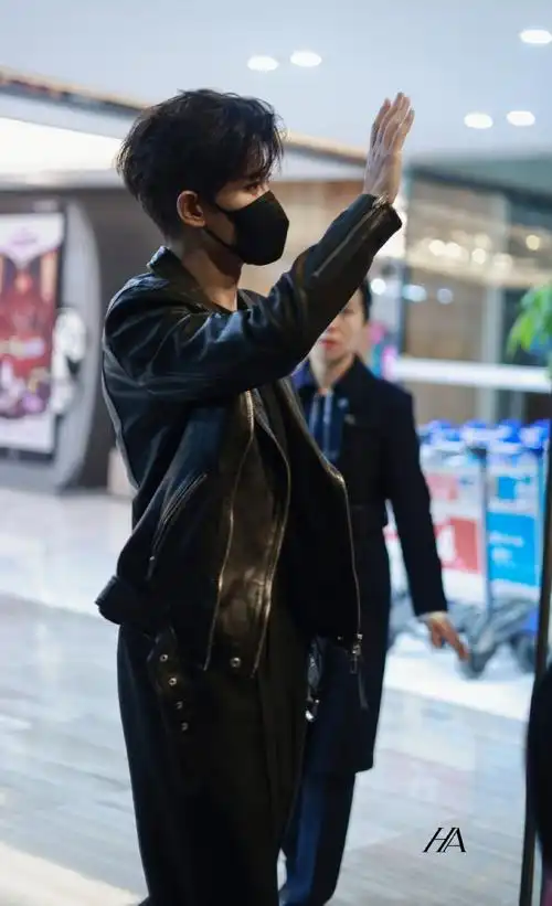 rogervivier品牌代言人任嘉伦#    2024-0320  北京7615成都