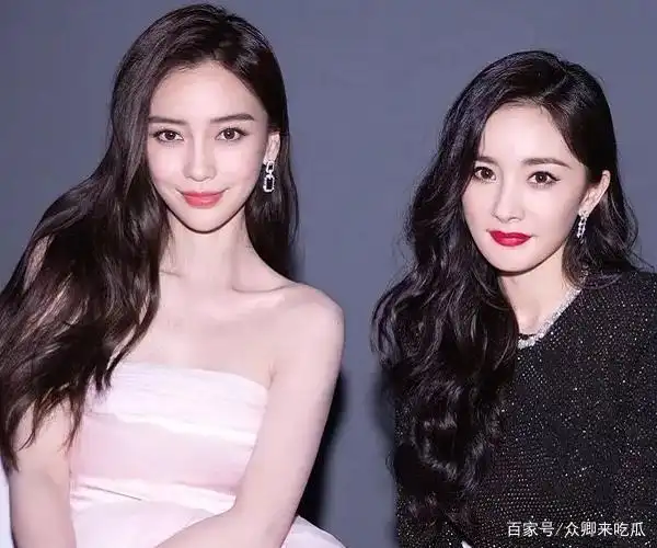 杨颖杨幂同框合照曝光,颜值超高少女感十足,不像已经当妈的人