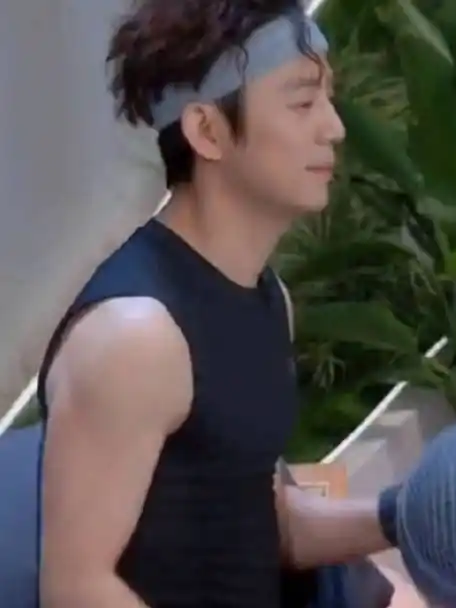 被吓到了!|何炅_新浪新闻