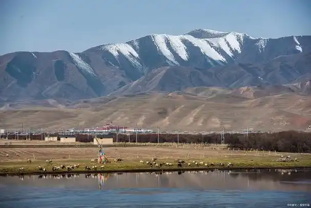青海格尔木一个神奇的道观,环境清幽,风景如画,海拔3800米