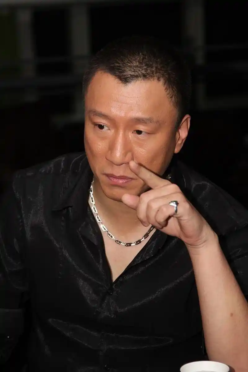 孙红雷因吻戏阴影立誓不再接,坦言尊重个人感受