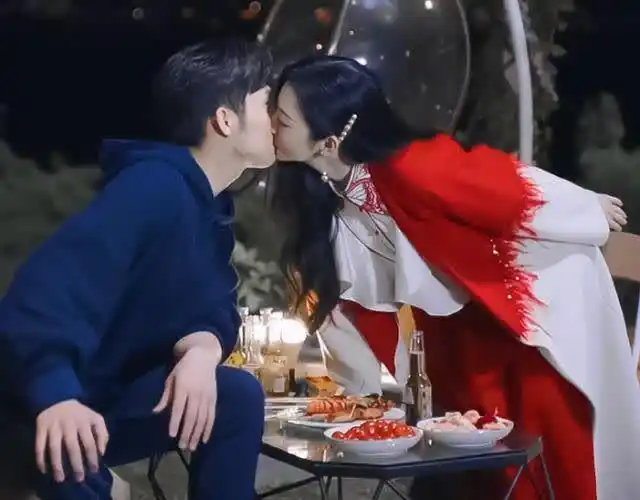 张彬彬和景甜贴脸自拍女方回应不留情面他只能用自黑来圆场