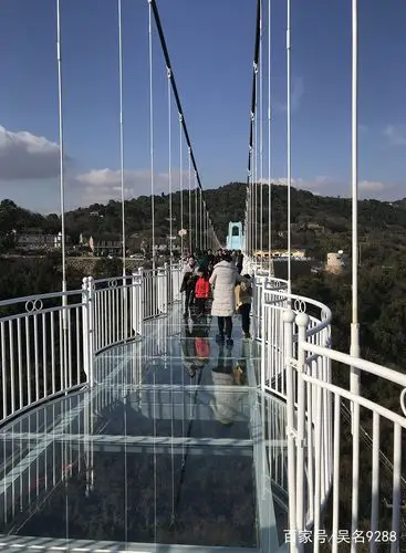 玉环上栈台村,一条跨在海边的玻璃吊桥,远处的灯塔,想起来很多关于