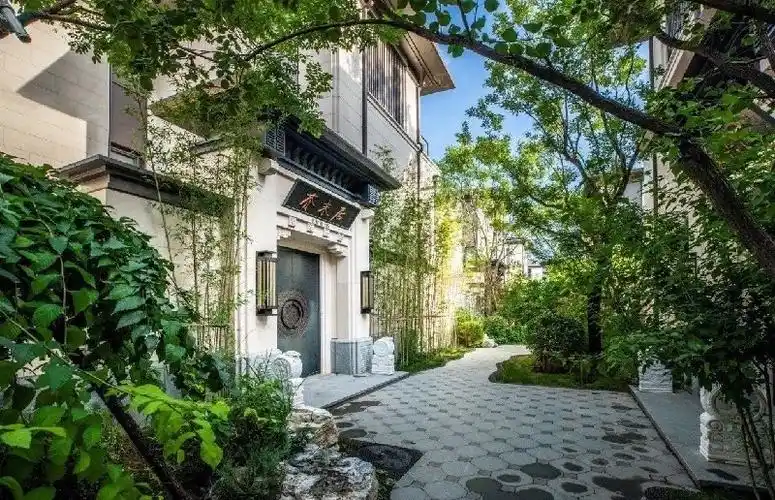 位于孙河北京壹号别墅区的景粼原著,地处温榆河畔的孙河乡.