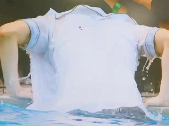 张艺兴落水照曝光,黄头发白衬衫在阳光照射下