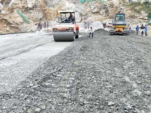 十堰市郧阳东河水库第一仓碾压混凝土顺利浇筑完成
