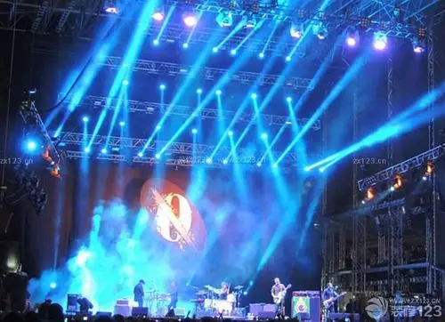 小型演唱会舞台灯光设计效果图片