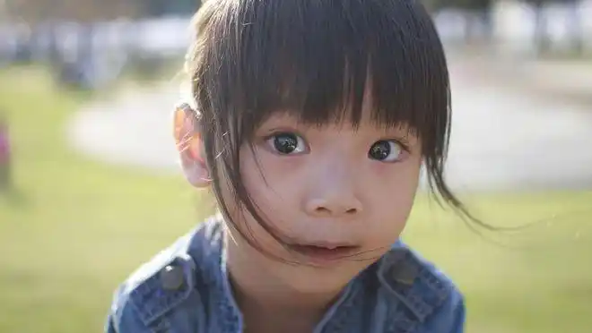 我们与恶的距离乔安女儿诠释敏感孩子网红乔乔变成熟小女孩