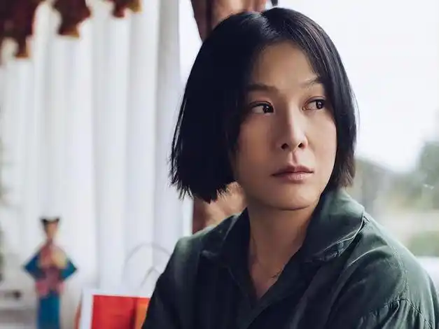 54岁刘若英素颜逛菜场,工作到半夜还要带娃,做主妇累到想骂人!|足球|