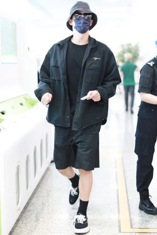 黄景瑜很会穿上长下短造型很显潮流感没浪费187cm的身高