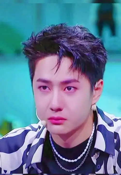 心疼王一博,你哭都不是为了自己,都是为别人哭的,柔软温暖的宝贝