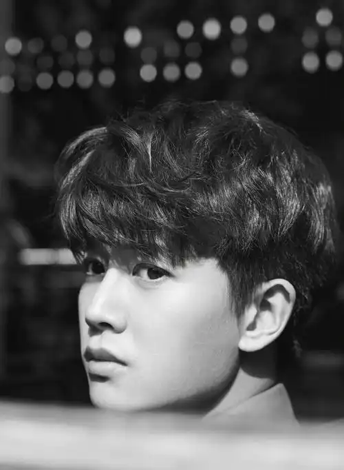 任嘉伦妆发安然