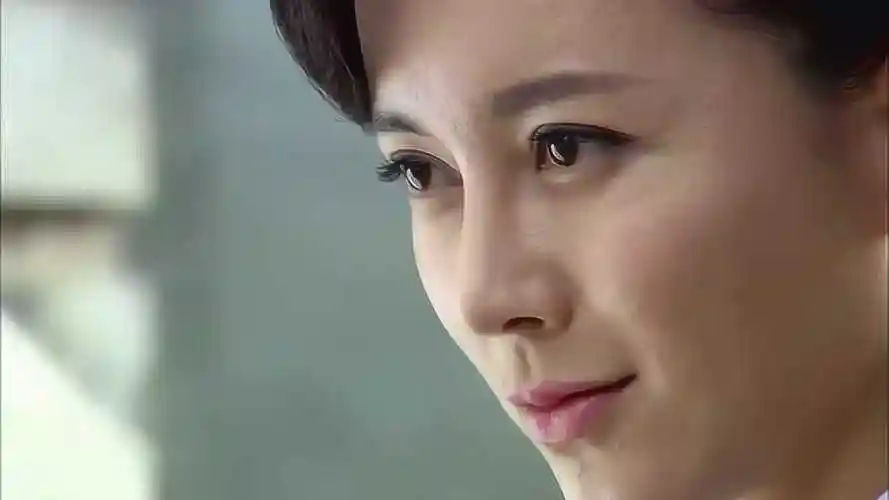 飞哥大英雄亚萍给窦小凡送文件被乱枪打死梁飞心疼的掉眼泪