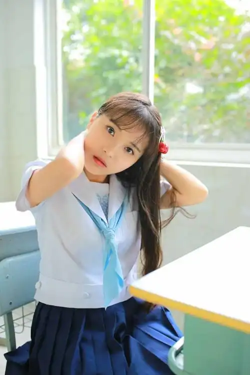 天真软萌妹子着水手服清纯诱人唯美写真 @微相册 @中国图库tukuchina
