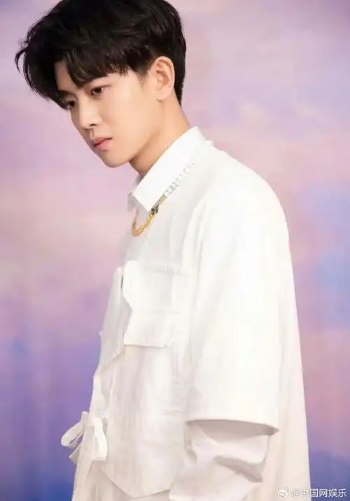 任嘉伦淡人新造型##任嘉伦淡人穿搭