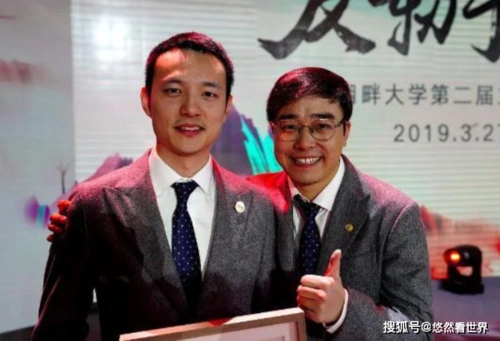 霍启中,一副外强中干的样子,一看就是个工作狂,没时间陪家人的那种