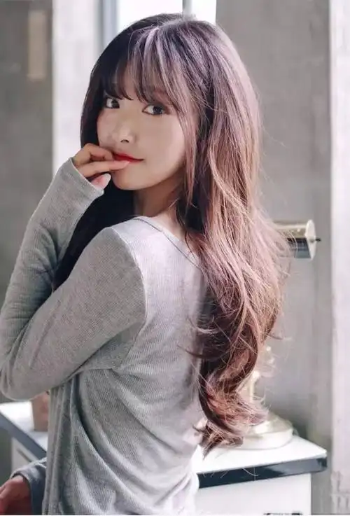 高发际线女生适合的4种刘海,最后一种增发明显,却常常被忽略!