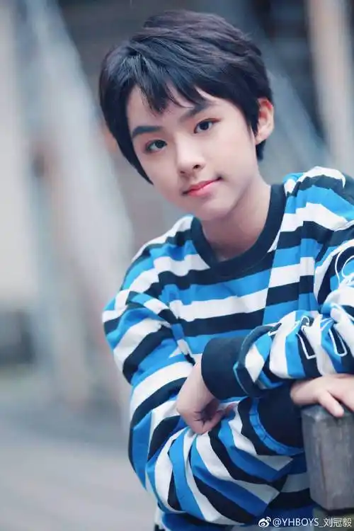 飞熊等你撩#开屏活动→刘冠毅超话学霸主唱刘冠毅,来自乐华少年.