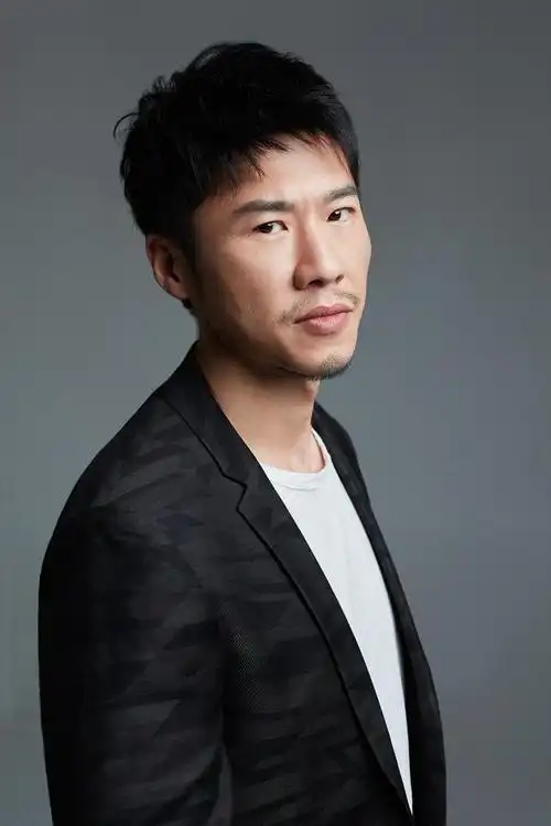 这些年来,我们眼瞅着许多男明星步入40岁后,变成了中年油腻发福男.