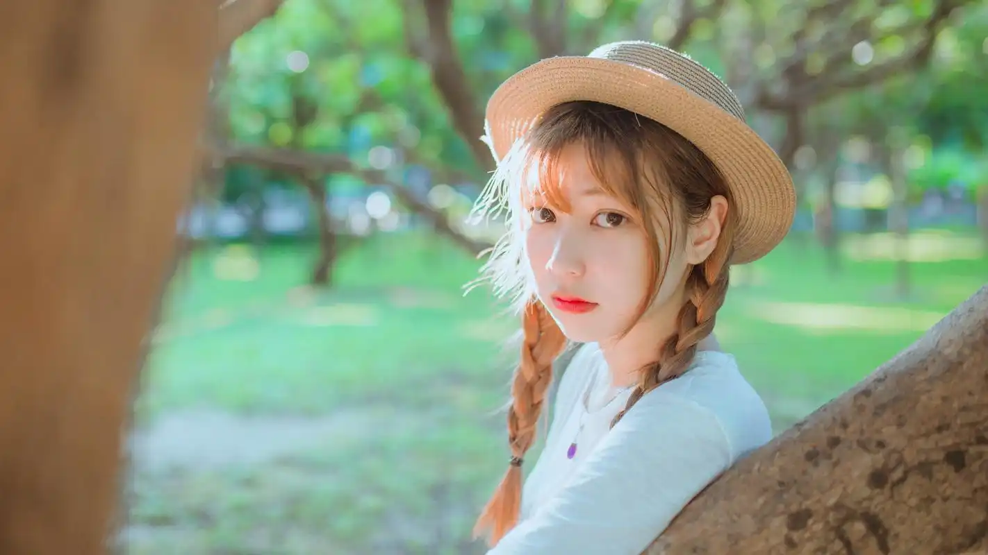 首页 桌面壁纸 夏日美女系列(二):清新草帽女孩可爱写真壁纸上一张下