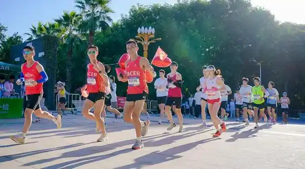 马拉松冠军助阵德文厦门工学院马拉松2023秋季赛开跑
