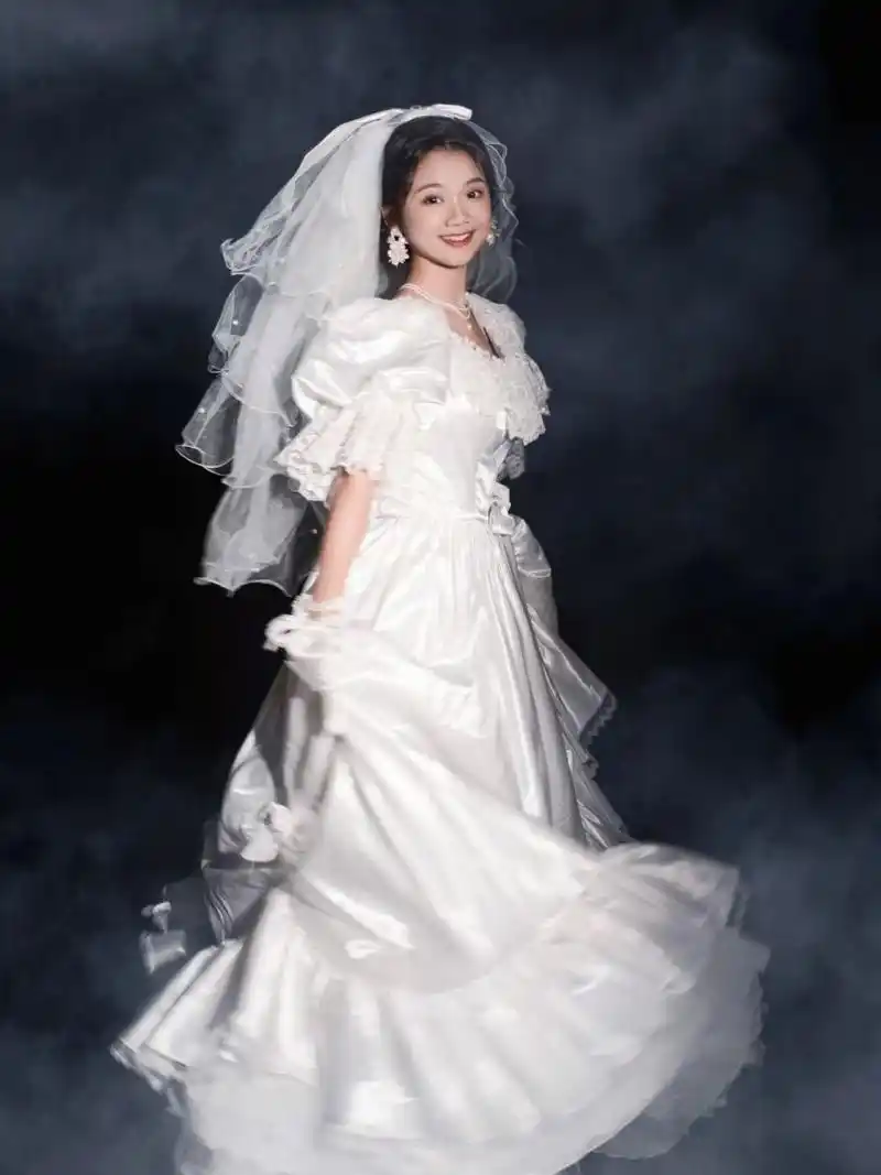 复古单人美女婚纱照写真97#动态创作月