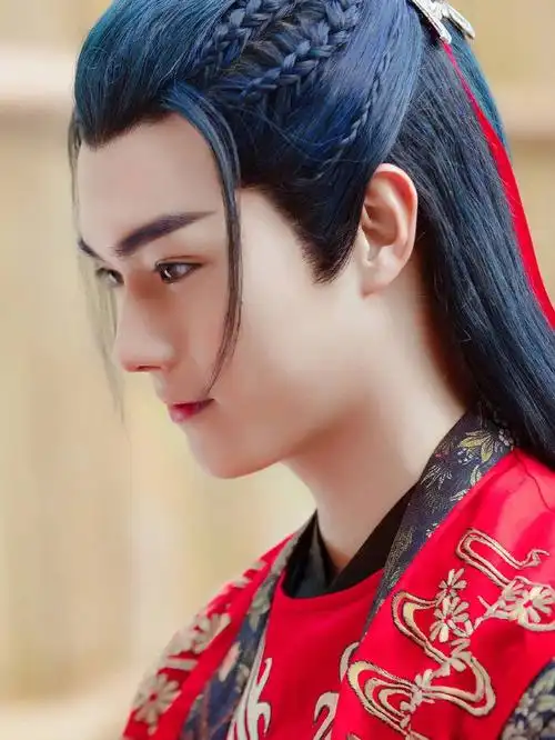 许凯穿红衣好好看