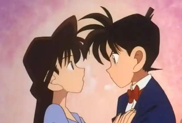 《云霄飞车杀人事件》里,就已经和毛利兰表白了,那个时候新一和小兰