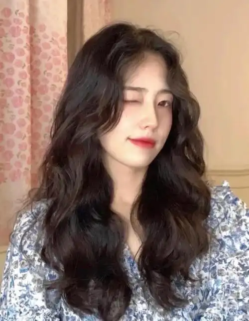 从头顶就开始蓬松的法式烫太绝了