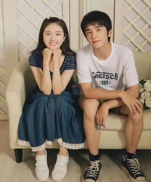 张新成李兰迪是对小情侣 双方感情很稳定 据说男方去年求过婚 但两人