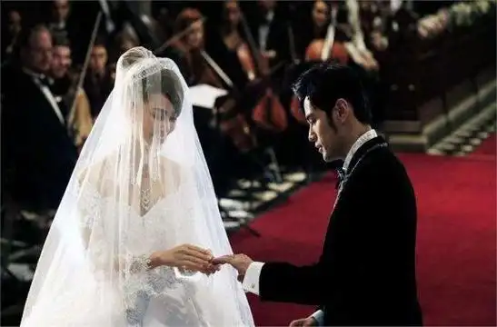 或许实现幸福生活并不是那么容易,而昆凌也因此被誉为"华语乐坛的终结