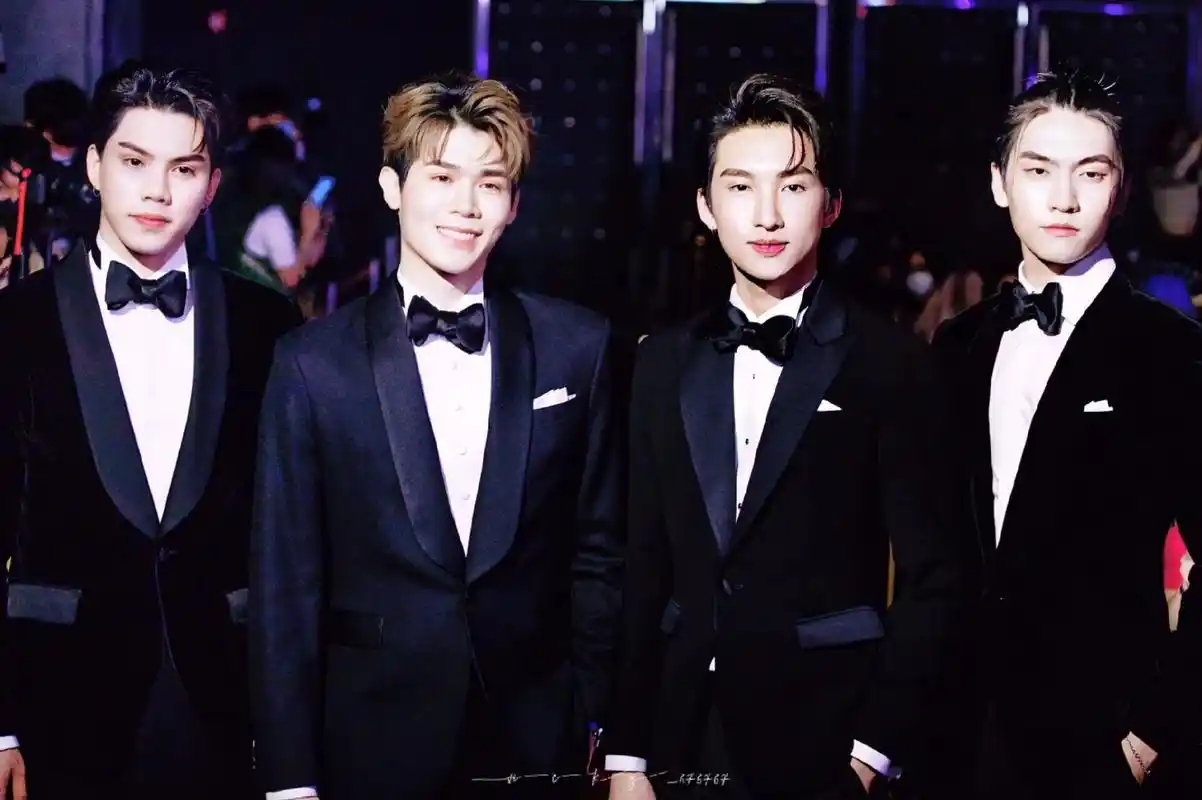 记四人合照|所求皆如愿,所行化坦途 不知道从何开始说,但我真的很爱四