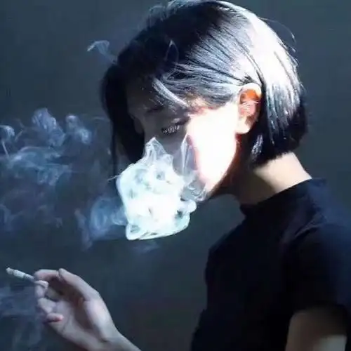 吸烟喝酒豪放女人_霸气女生头像图片_扣扣居