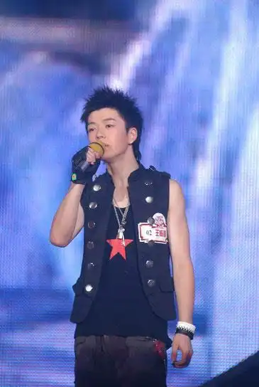 组图:仁和闪亮快乐男声13进11现场图集