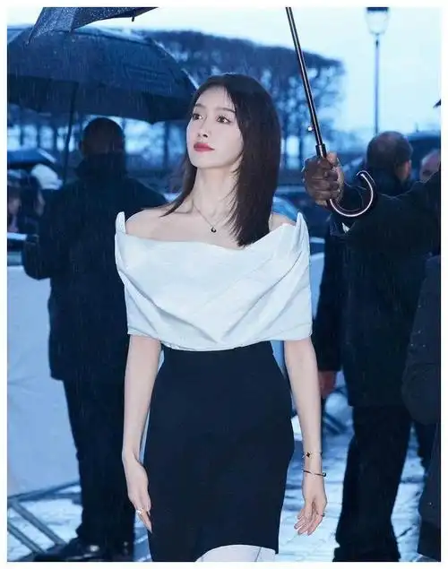 巴黎时装周闪耀明星齐露怯肿王一博呆刘亦菲亮相