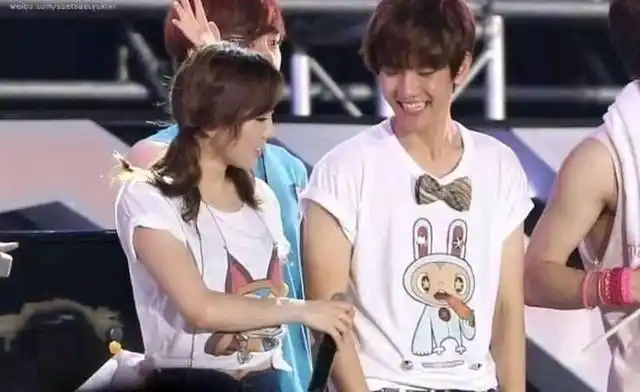 带你回顾金泰妍和边伯贤的恋情,姐弟恋细节扣糖!