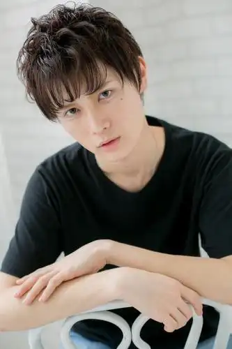 男生长刘海发型图片 男生带一点弯的刘海发型(4)