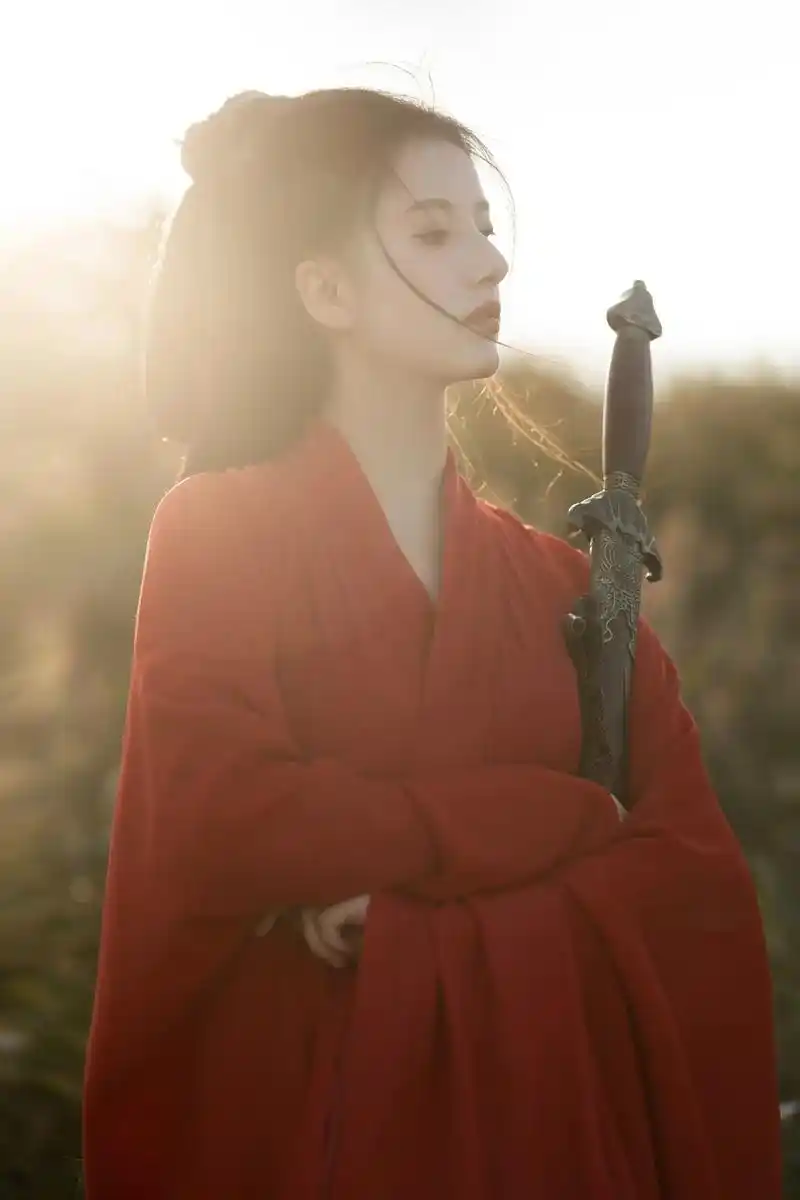 鲜衣怒马少年时 至诚至真游江湖.#古风 #红衣古装 #清冷 - 抖音