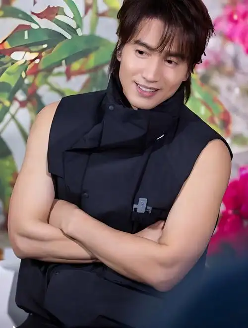 46岁言承旭近照曝光,皮肤状态均匀五官精致