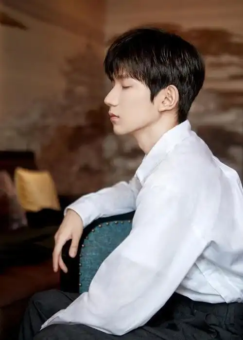 网友:从小漂亮到大王源个人资料家庭背景揭秘王源个人资料简介王源的