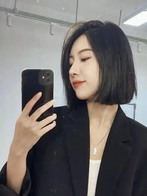 2022发廊爆火"一刀切短发",这也太美了吧!_发型_中国_长度