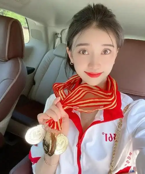 体坛第一女神舒思瑶官宣大婚,恭喜她了.