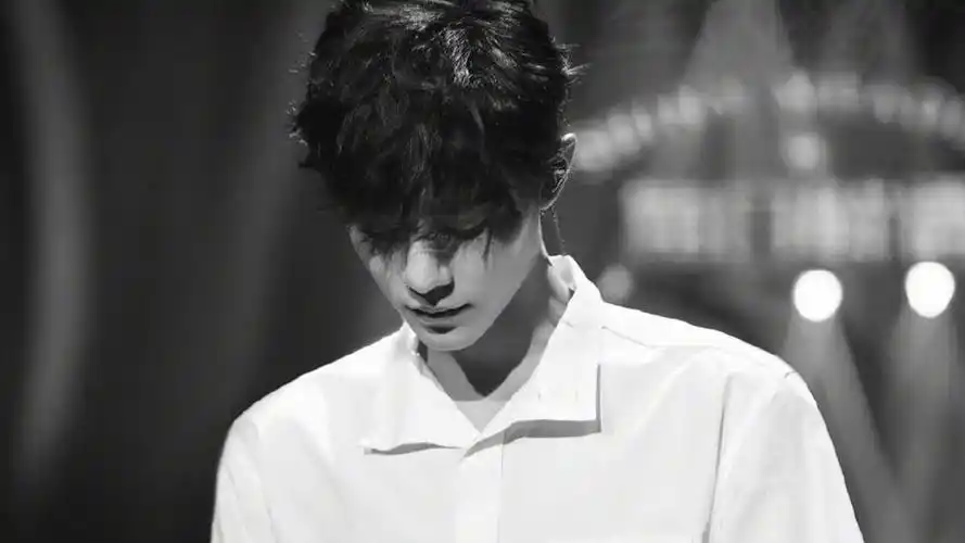 x玖少年团肖战时尚魅力帅气写真,高清壁纸图片,大陆明星-回车桌面