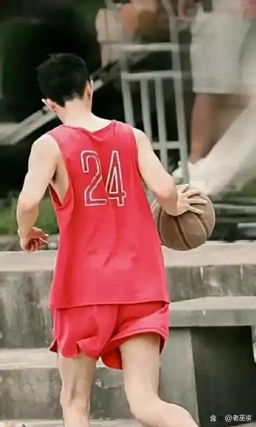 看看男明星们打篮球的精彩瞬间,太帅了,太迷人了!